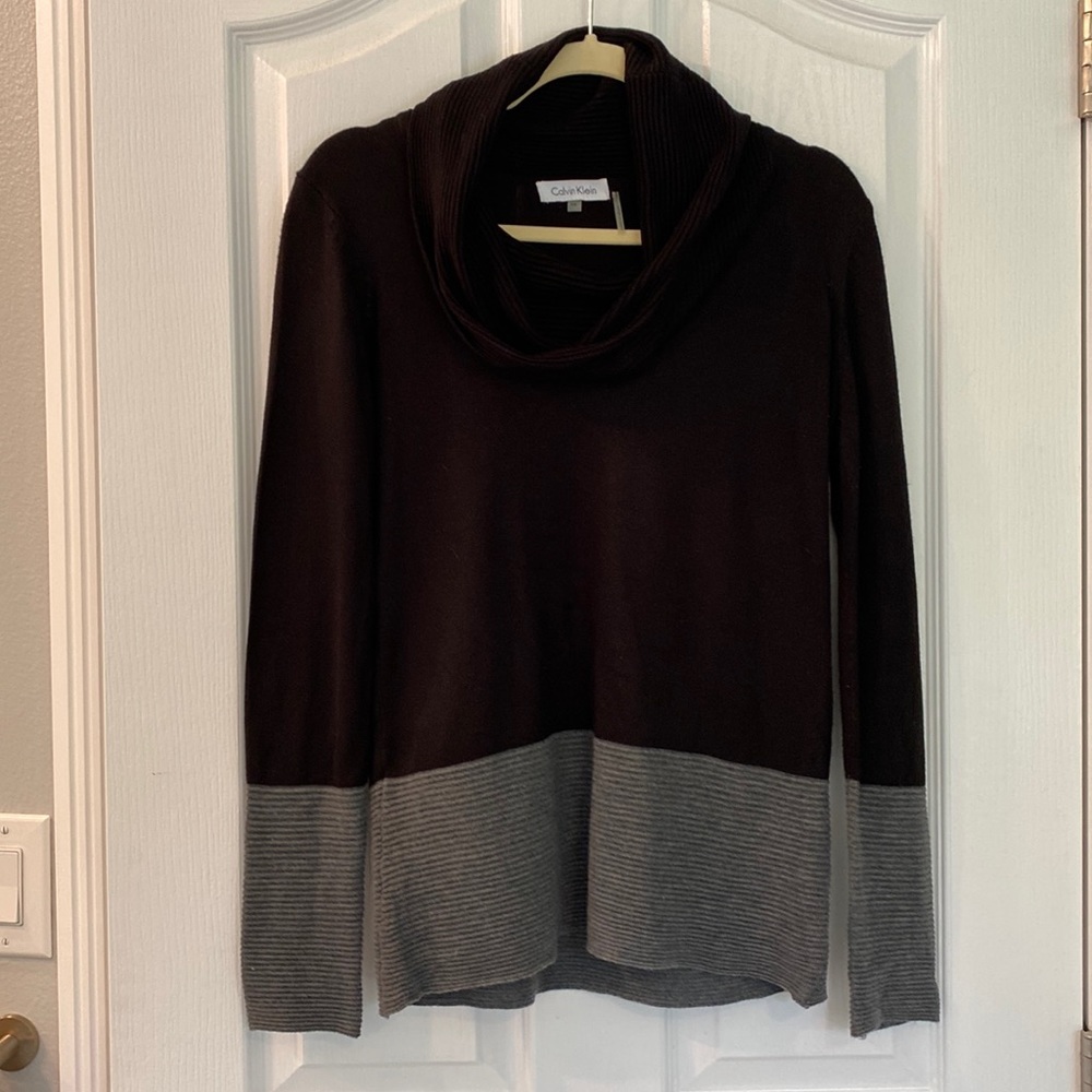 Beautiful cowl neck Calvin Klein light sweater.